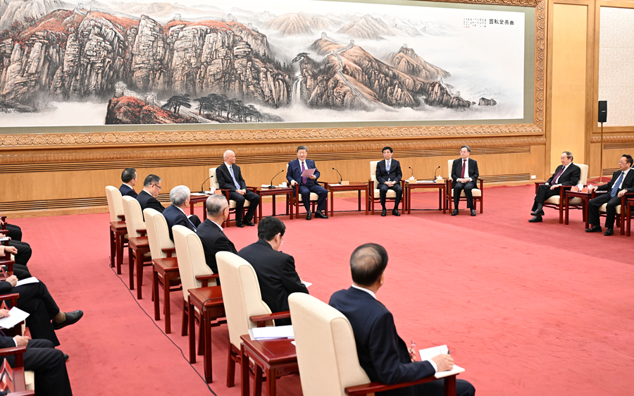 习近平同党外人士共迎新春