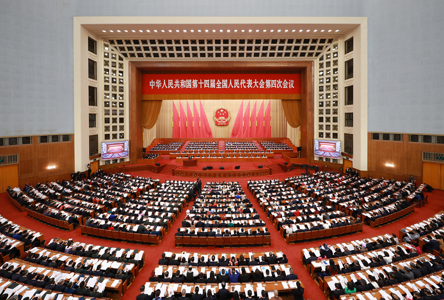 十四届全国人大四次会议在京开幕 习近平等在主席台就座